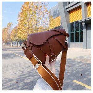 Small Crowdsourcing Bag Women's Bag 2023 New Fashion Women's Shoulder Bag Chanel Style Crossbody Bag Portable Semicircle Saddle Bag - Image 5