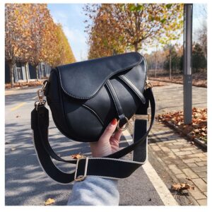 Small Crowdsourcing Bag Women's Bag 2023 New Fashion Women's Shoulder Bag Chanel Style Crossbody Bag Portable Semicircle Saddle Bag